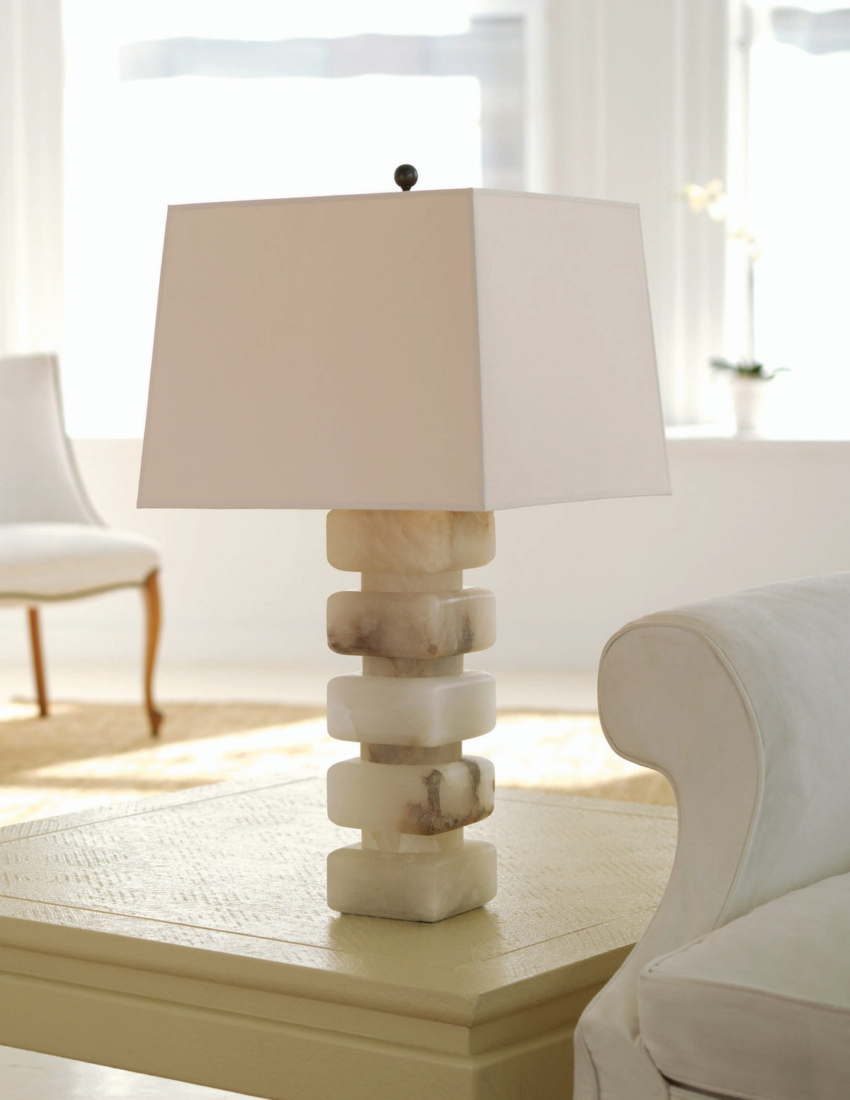 Square Chunky Stacked -pöytävalaisin — Chapman & Myers for Visual Comfort & Co. miljöökuva