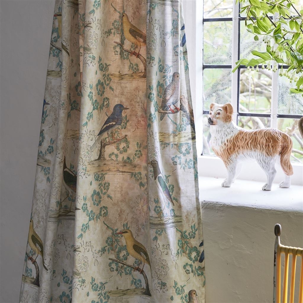 Wallpaper Birds Tyg — Designers Guild i miljö