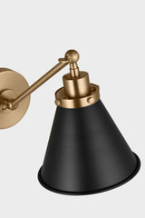 Wellfleet Single Arm Cone Task Vägglampa — Chapman & Myers for Visual Comfort & Co. — Midnight Black and Burnished Brass with Matte Black detaljbild