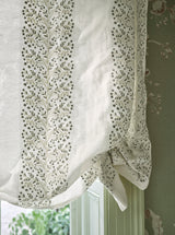 Wren Stripe miljöbild — Colefax & Fowler tyg