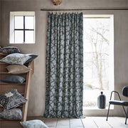 Morris and Co Tyg Pure Bramble Embroidery Lightish Grey